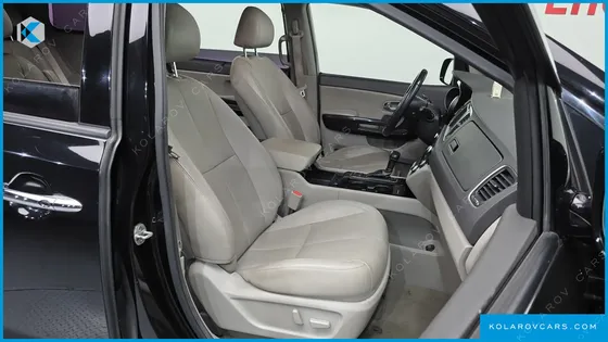 KIA CARNIVAL 9-SEATER NOBLESSE