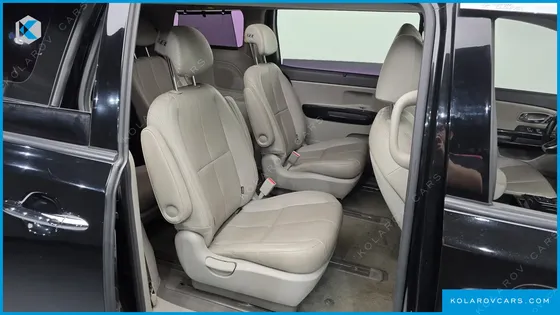 KIA CARNIVAL 9-SEATER NOBLESSE