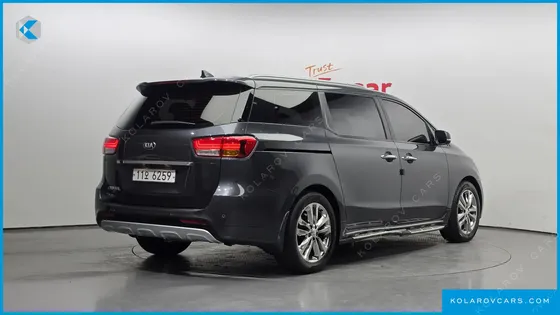 KIA CARNIVAL 9-SEATER PRESTIGE