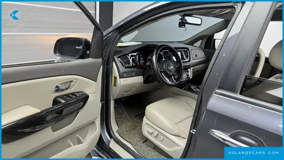 KIA CARNIVAL 9-SEATER PRESTIGE