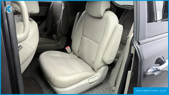 KIA CARNIVAL 9-SEATER PRESTIGE