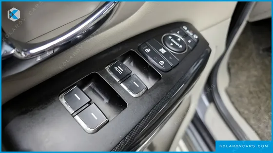 KIA CARNIVAL 9-SEATER PRESTIGE