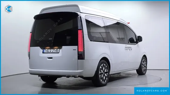 HYUNDAI STARIA 4WD LOUNGE 9-SEATER