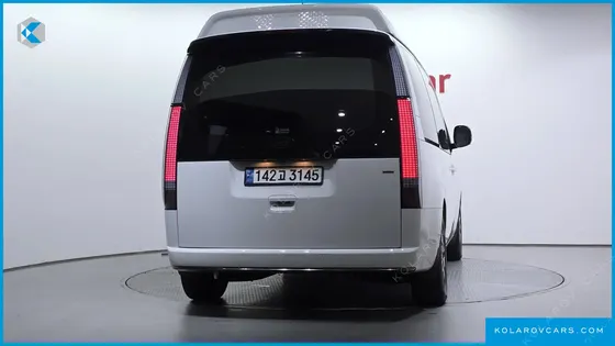 HYUNDAI STARIA 4WD LOUNGE 9-SEATER