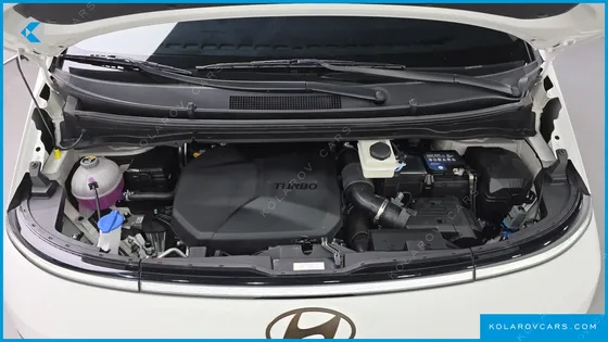 HYUNDAI STARIA 4WD LOUNGE 9-SEATER