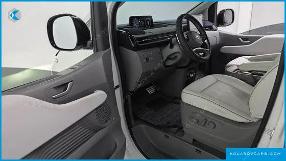 HYUNDAI STARIA 4WD LOUNGE 9-SEATER