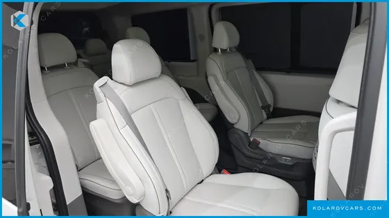 HYUNDAI STARIA 4WD LOUNGE 9-SEATER