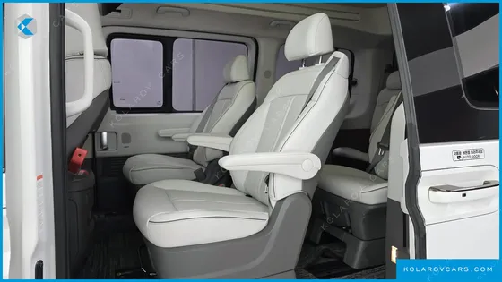 HYUNDAI STARIA 4WD LOUNGE 9-SEATER