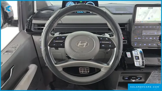 HYUNDAI STARIA 4WD LOUNGE 9-SEATER