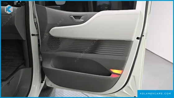 HYUNDAI STARIA 4WD LOUNGE 9-SEATER