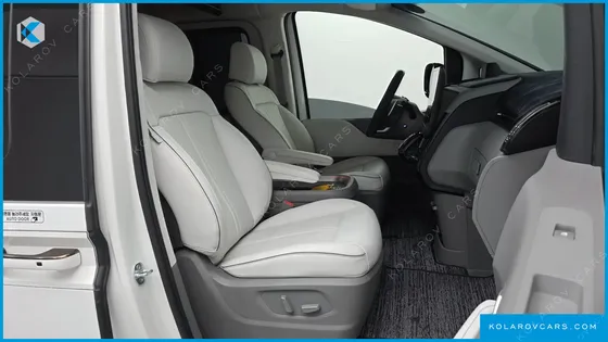 HYUNDAI STARIA 4WD LOUNGE 9-SEATER