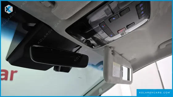 HYUNDAI STARIA 4WD LOUNGE 9-SEATER