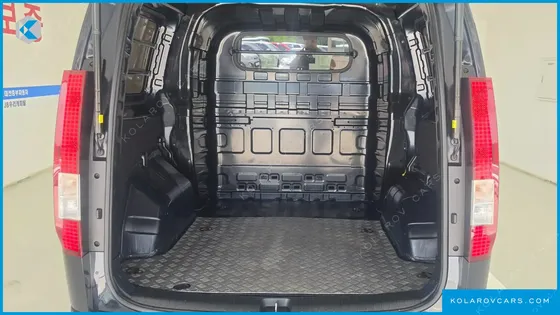 HYUNDAI STARIA CARGO 5-SEATER