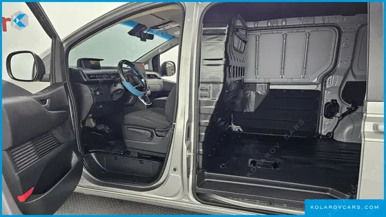 HYUNDAI STARIA CARGO 3-SEATER