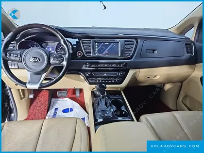KIA CARNIVAL 7-SEATER LIMOUSINE