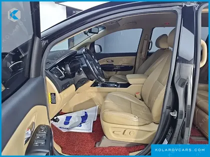 KIA CARNIVAL 7-SEATER LIMOUSINE