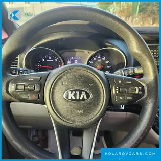 KIA CARNIVAL 6-SEATER WHEELCHAIR LIFT