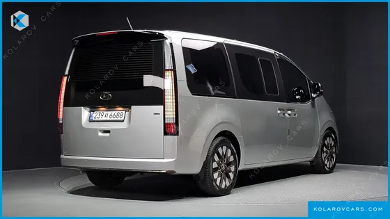 HYUNDAI STARIA 4WD LOUNGE 7-SEATER