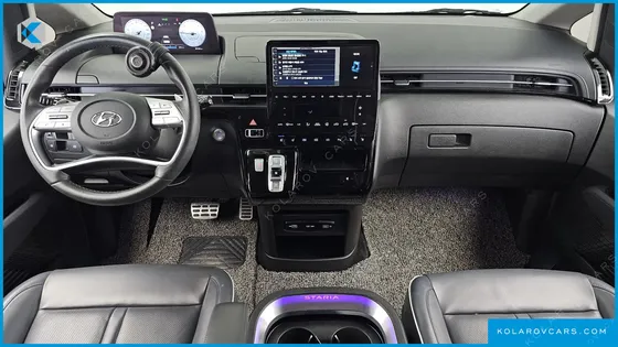 HYUNDAI STARIA 4WD LOUNGE 7-SEATER