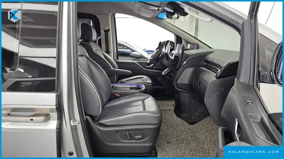 HYUNDAI STARIA 4WD LOUNGE 7-SEATER