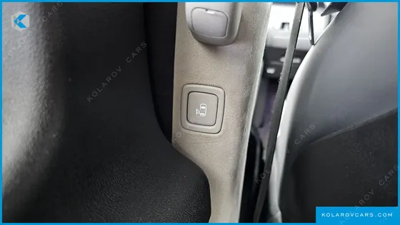 HYUNDAI STARIA 4WD LOUNGE 7-SEATER