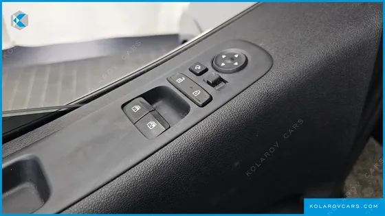 HYUNDAI STARIA 4WD LOUNGE 7-SEATER