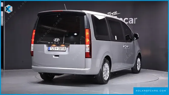 HYUNDAI STARIA TOURER 9-SEATER