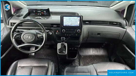 HYUNDAI STARIA 4WD TOURER 9-SEATER