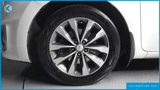 KIA CARNIVAL 9-SEATER LUXURY
