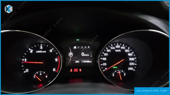 KIA CARNIVAL 9-SEATER LUXURY