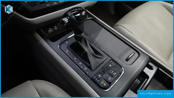 KIA CARNIVAL 9-SEATER LUXURY