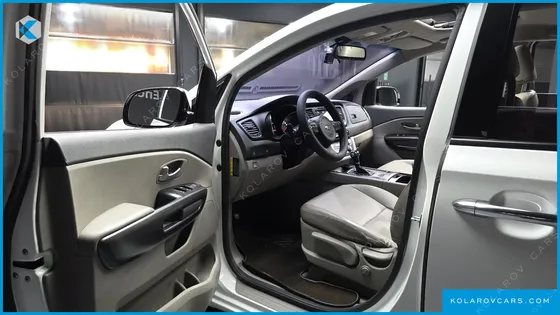 KIA CARNIVAL 9-SEATER LUXURY