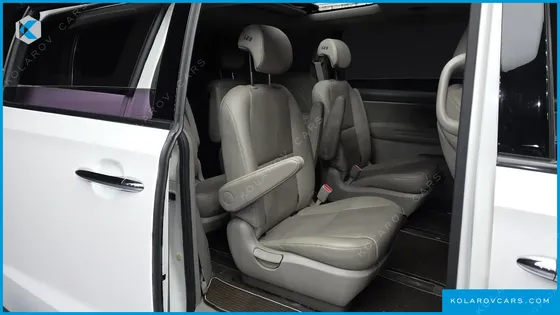 KIA CARNIVAL 9-SEATER LUXURY