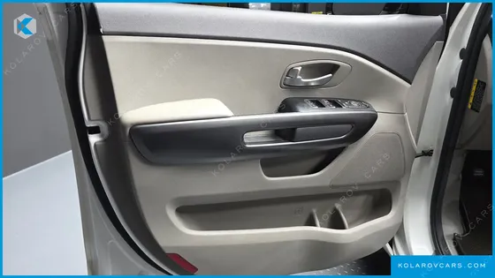KIA CARNIVAL 9-SEATER LUXURY