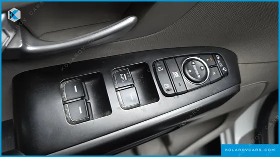 KIA CARNIVAL 9-SEATER LUXURY