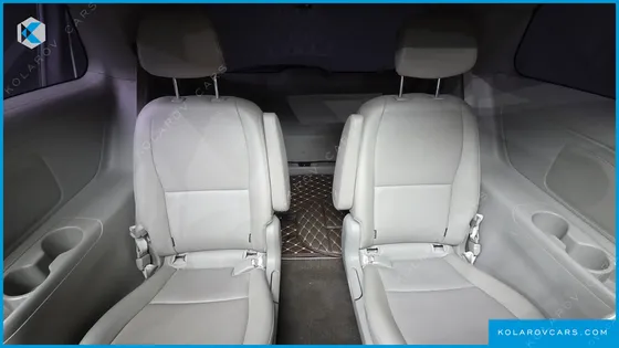 KIA CARNIVAL 9-SEATER LUXURY