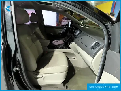 KIA CARNIVAL 9-SEATER PRESTIGE