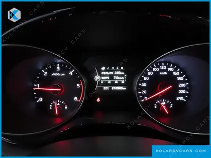 KIA CARNIVAL 9-SEATER PRESTIGE