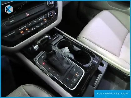 KIA CARNIVAL 9-SEATER PRESTIGE