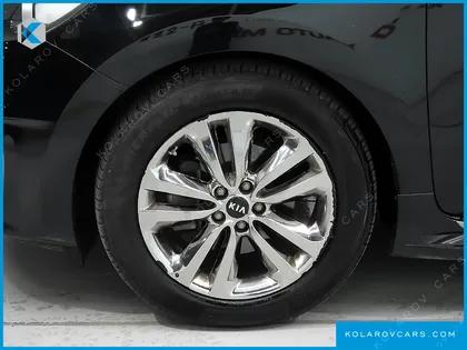 KIA CARNIVAL 9-SEATER PRESTIGE