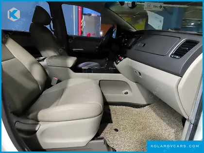 KIA CARNIVAL 9-SEATER PRESTIGE