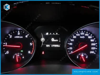 KIA CARNIVAL 9-SEATER PRESTIGE