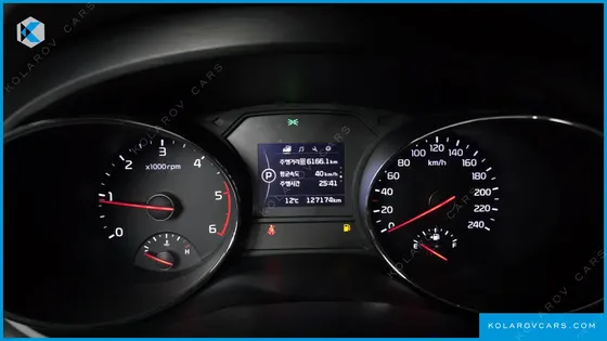 KIA CARNIVAL 9-SEATER LUXURY