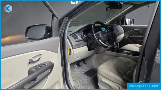 KIA CARNIVAL 9-SEATER LUXURY