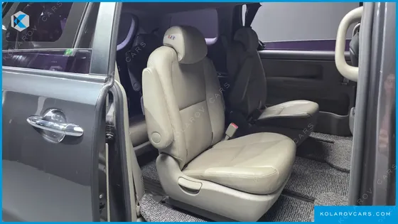 KIA CARNIVAL 9-SEATER LUXURY