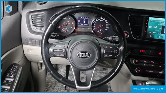 KIA CARNIVAL 9-SEATER LUXURY