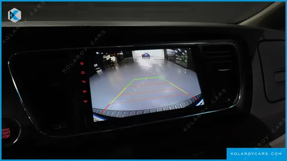KIA CARNIVAL 9-SEATER LUXURY