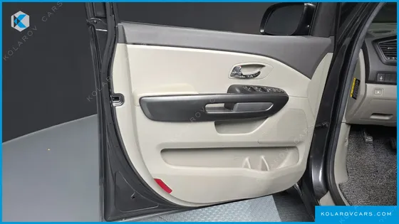 KIA CARNIVAL 9-SEATER LUXURY