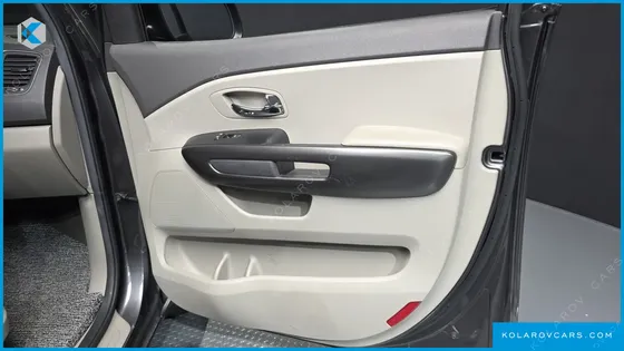 KIA CARNIVAL 9-SEATER LUXURY