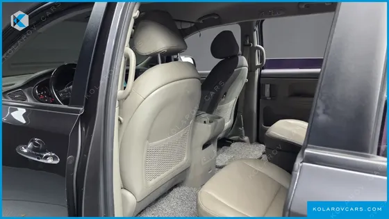 KIA CARNIVAL 9-SEATER LUXURY